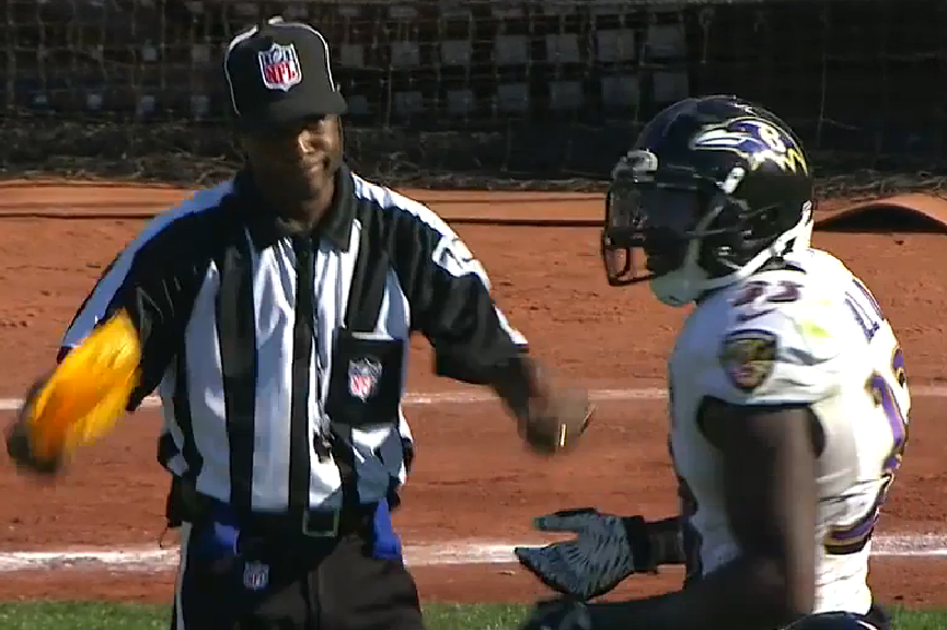 Will Hill holding penalty argument between referee and Ravens safety
