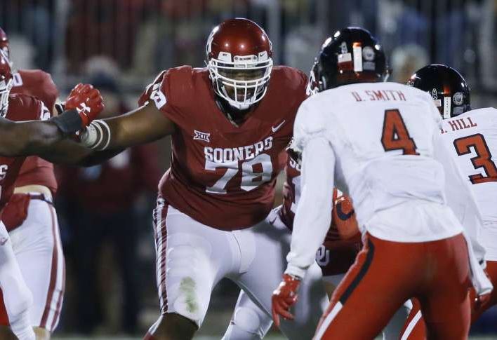 Orlando Brown Jr. prepares to block.