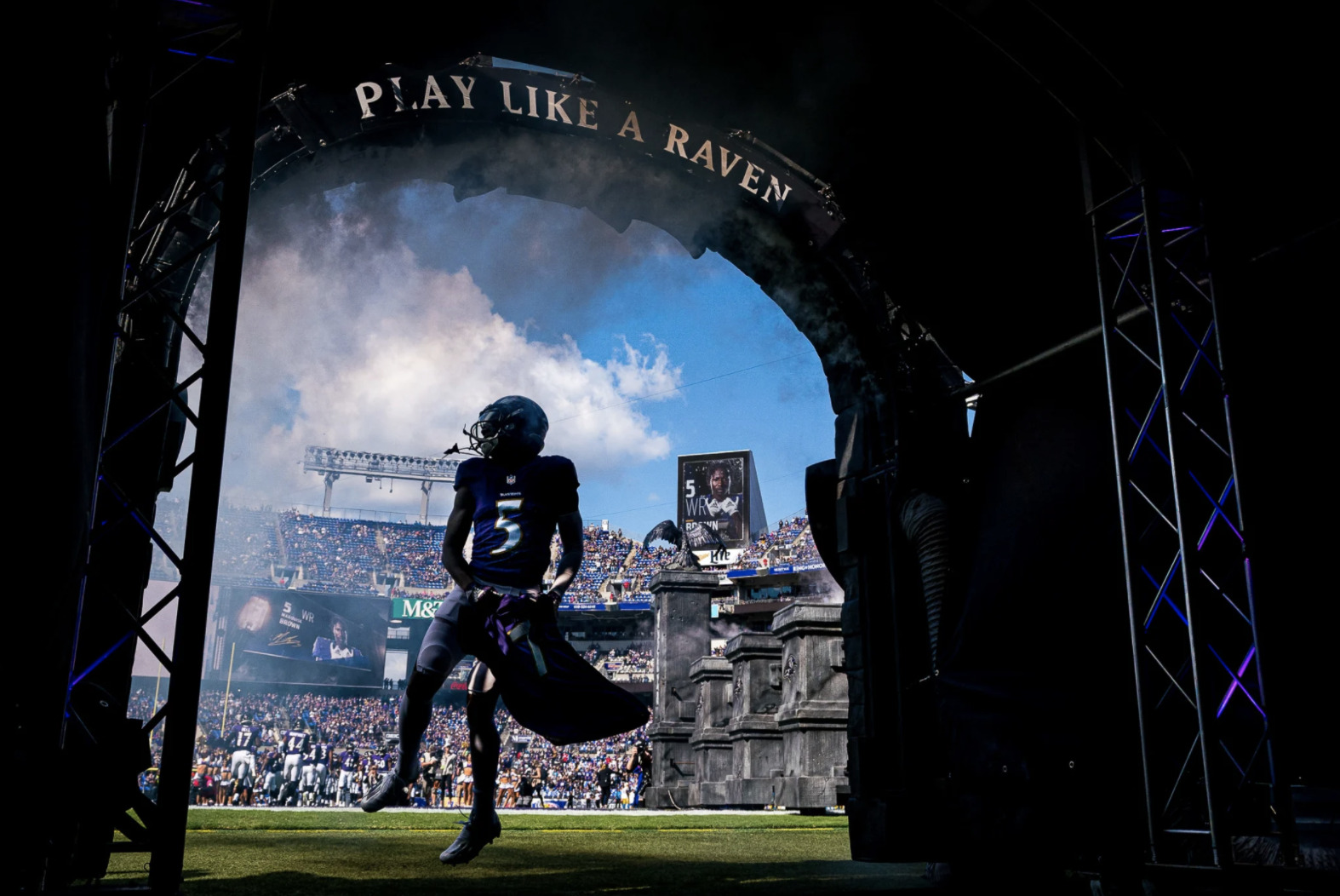 Marquise Hollywood Brown in the M&T Bank Stadium tunnel