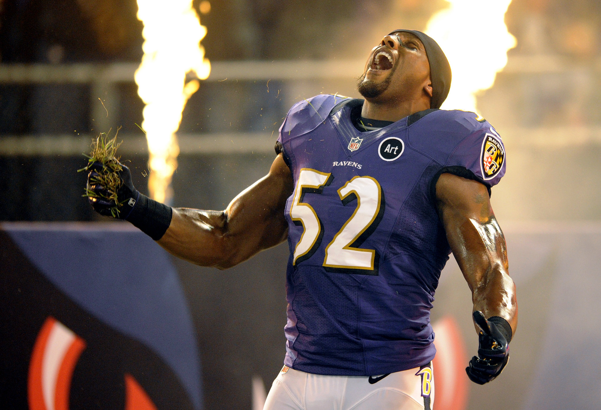 Ravens Super Bowl parade: Ray Lewis dances, Ed Reed sings