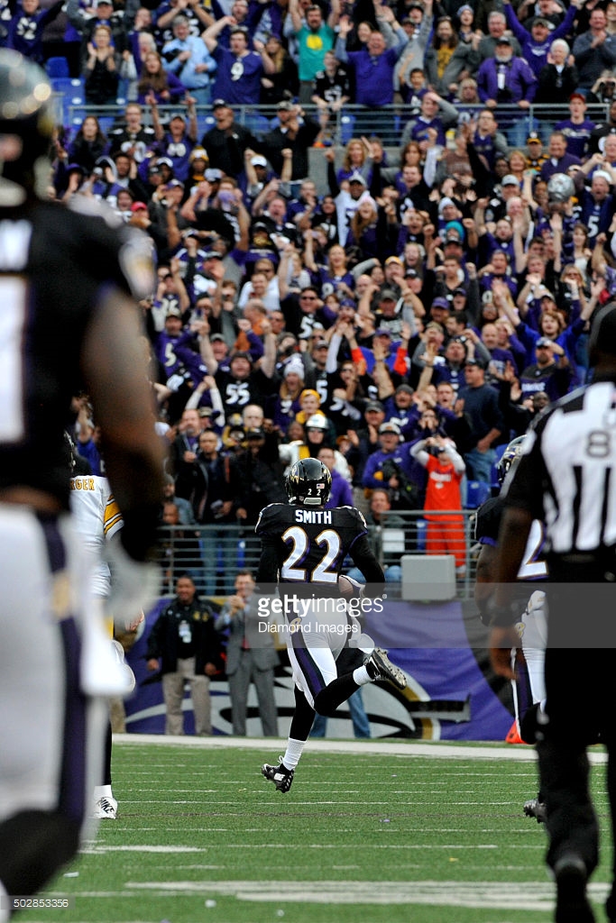 BALTIMORE, MD - DECEMBER 27, 2015: Cornerback Jimmy Smith #22 of the Baltimore Ravens returns an interception for a touchdown during a game against the Pittsburgh Steelers on December 27, 2015 at M&T Bank Stadium in Baltimore, Maryland. Baltimore won 20-17. The play was called back due to a penalty. (Photo by: Nick Cammett/Diamond Images/Getty Images)  *** Local Caption *** Jimmy Smith